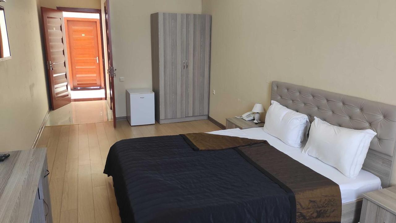 Darianna Batumi Hotel Bagian luar foto