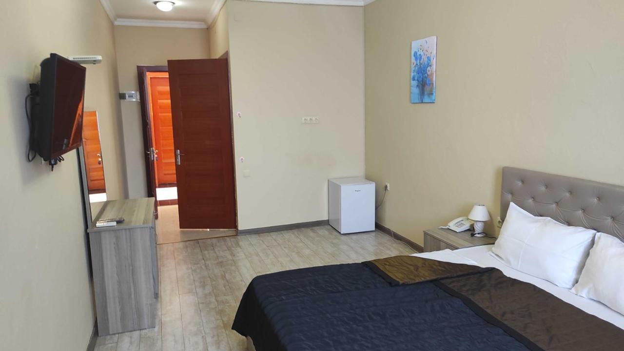 Darianna Batumi Hotel Bagian luar foto