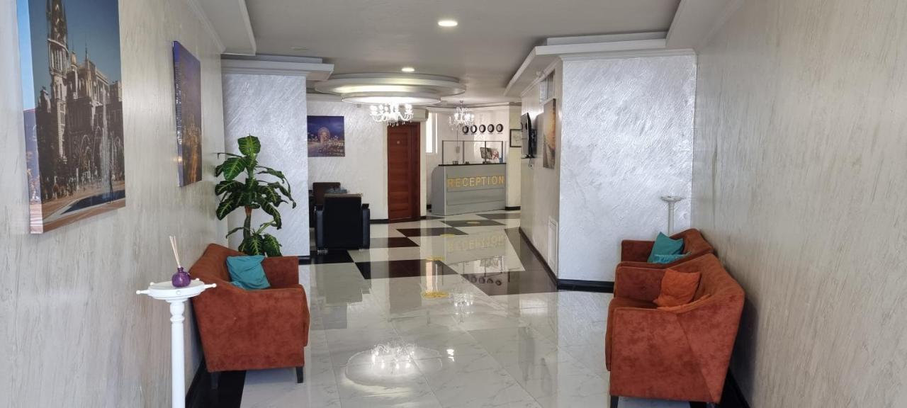 Darianna Batumi Hotel Bagian luar foto