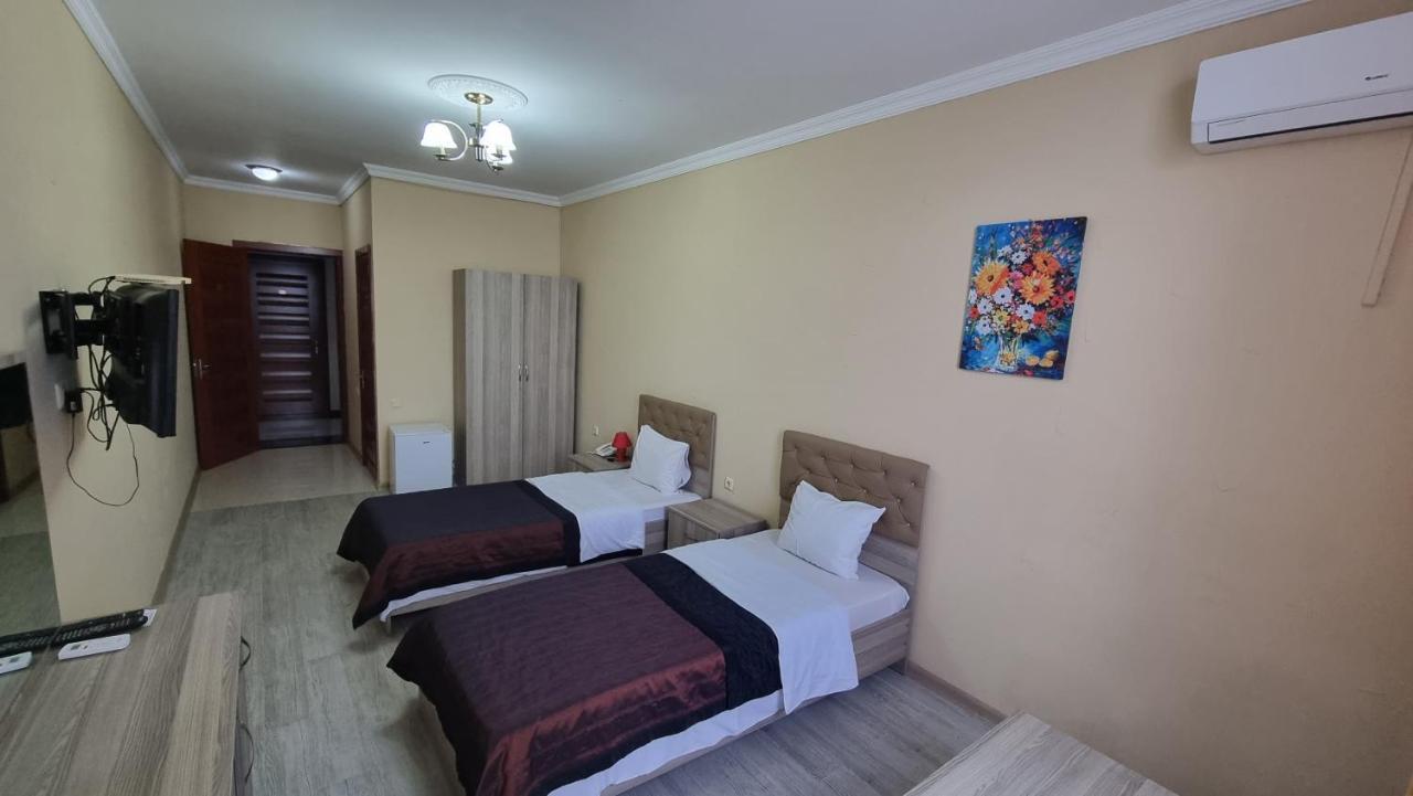 Darianna Batumi Hotel Bagian luar foto